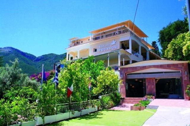 Hotel Pegasos Nikiana Exteriör bild